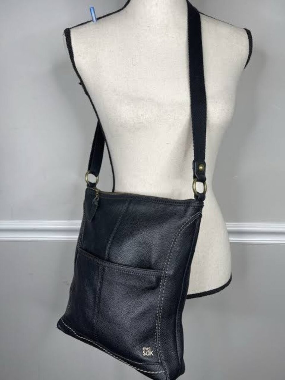 The Sak Iris Navy Blue Pebbled Leather Crossbody Bag Purse Boho Slouchy